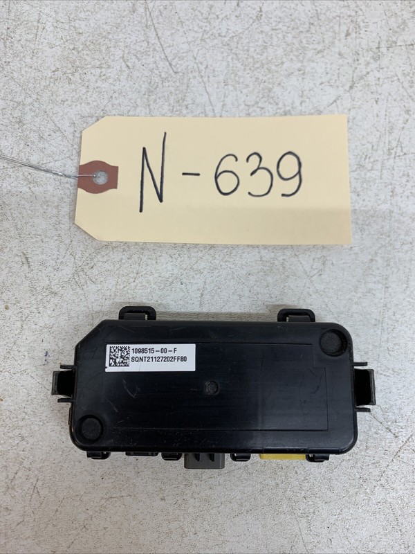 17-22 TESLA Y/3 FRONT RH PASSENGER SIDE CONTROL MODULE UNIT 109851500F 639 B142