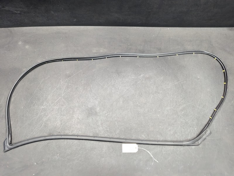 Front Right Door Weatherstrip 2018 Toyota RAV4 67861-0R030 2013 - 2015 2016 2017
