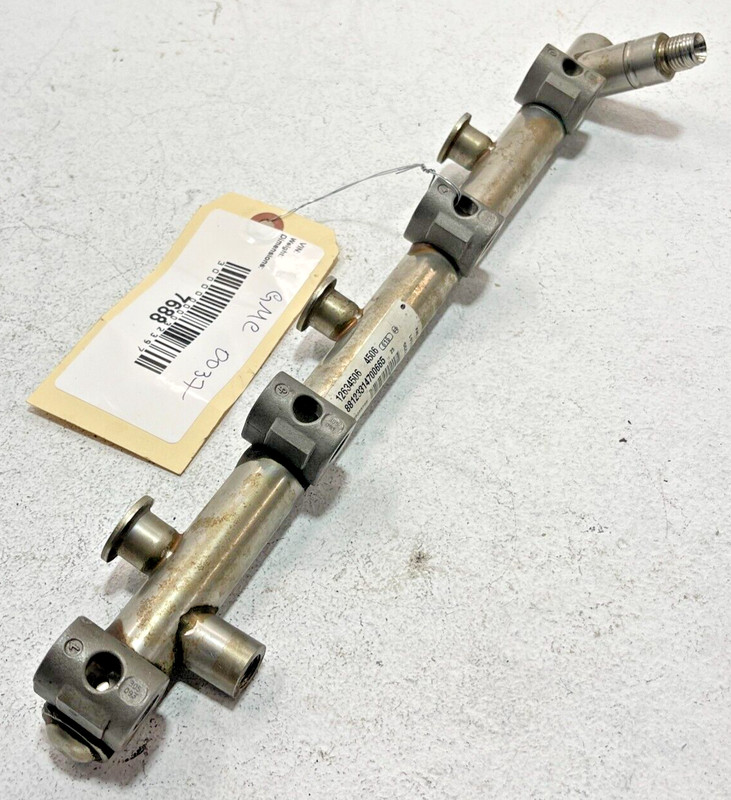 2009-2016 GMC Acadia 3.6L Engine Right Passenger Side Fuel Injector Rail OEM