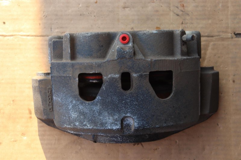2015-2019 GMC SIERRA 2500 HD FRONT RIGHT PASSENGER SIDE BRAKE CALIPER OEM