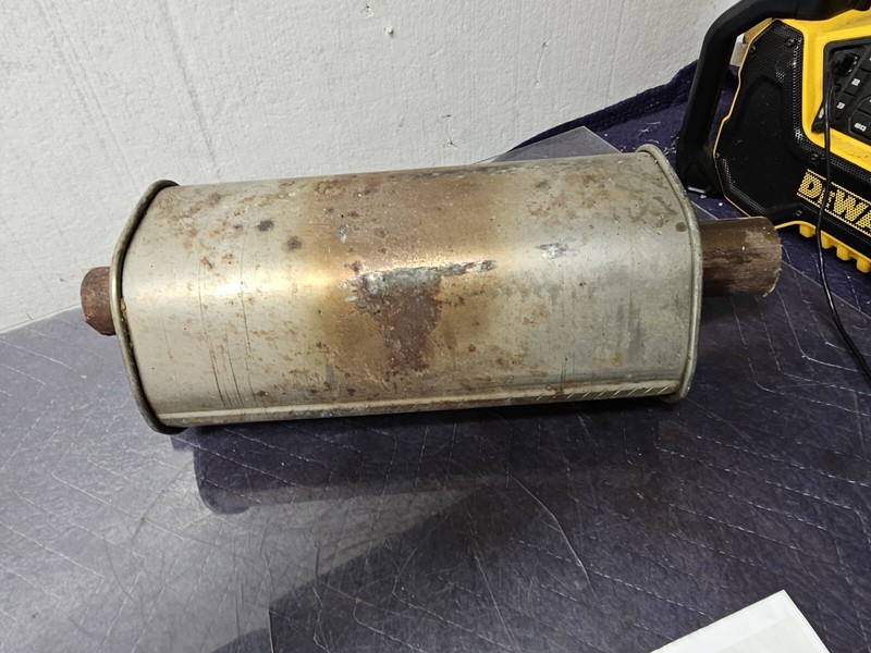 2012 - 2018 FORD FOCUS SEDAN 2.0L EXHAUST REAR CENTER INTERMEDIATE MUFFLER OEM