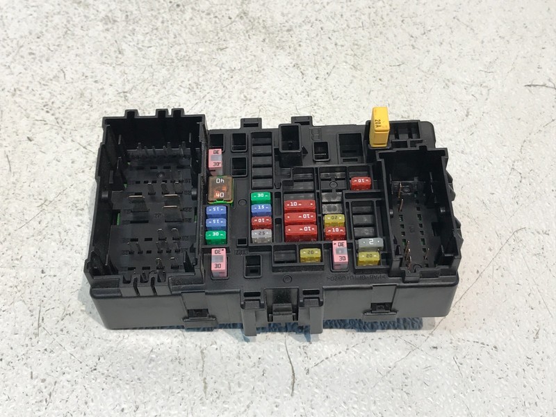 16 Cadillac Escalade Dashboard Right Dash Junction Fuse Box Relay Block OEM