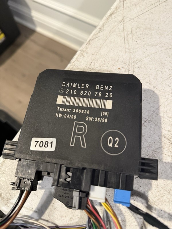 98-02 Mercedes OEM W210 E320 Front Right Door Control Module 210 820 78 26