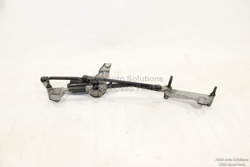 2014-2019 MERCEDES CLA250 FRONT WINDSHIELD WIPER LINKAGE / MOTOR A1769061800 OEM
