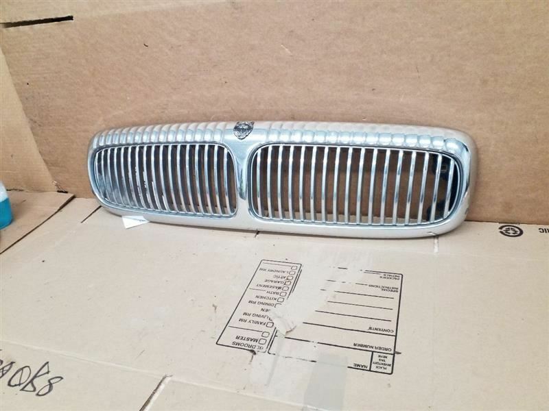 Grille Vanden Plas Fits 98-03 XJ8 242057
