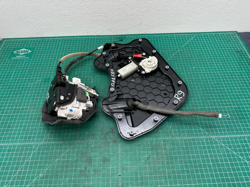 11-18 Audi S8 A8 Quattro FRONT RIGHT DOOR LOCK LATCH ACTUATOR W/ MOTOR SET OEM