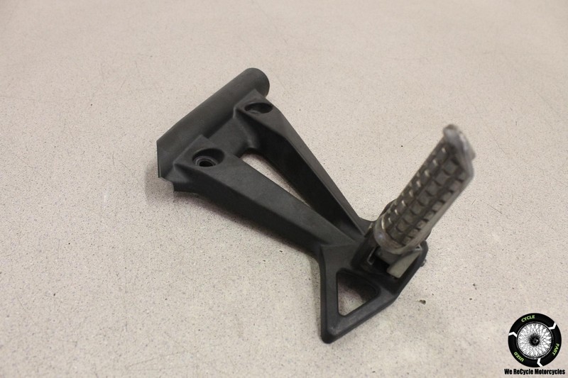 2009 Kawasaki Ninja 250R EX250J RIGHT REAR BACK PASSENGER PEG MOUNT EX 250 09