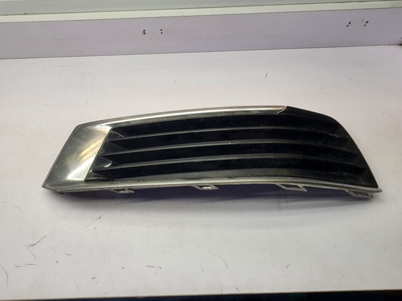 Driver Grille Lower Ends bumper grill Fits 18-19 XTS 84111711