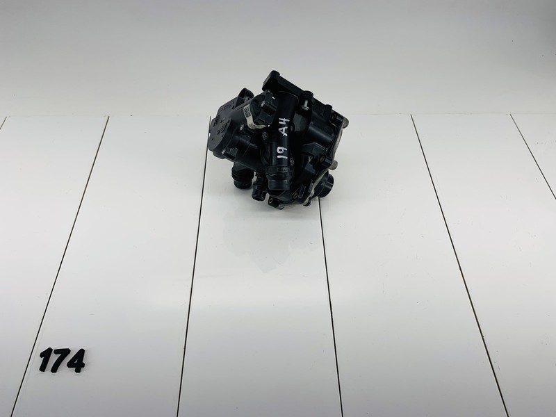 17-20 AUDI A4 B9 2.0L L4 GAS ENGINE MOTOR COOLANT THERMOSTAT HOUSING OEM