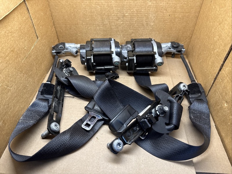 15-17 Chryser 200 Front Seat Belt Seatbelt Retractor Set Pair Black Left Right