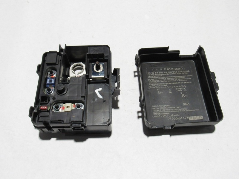 Genesis G80 2017 3.8L Battery Positive Terminal Relay Junction Fuse Box 16-20 |