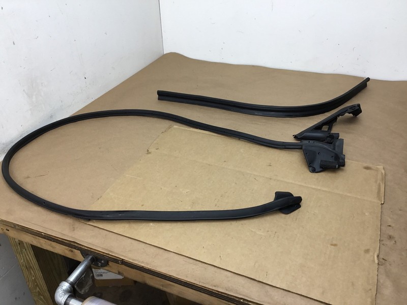 Lexus RC F 2015 Left Driver Door Seal Weather Strip Corner Rubber Set 15-19 |:A