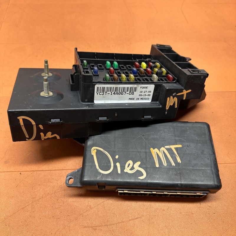 YC3T14A067DB | 99-01 Ford F250 F350 F550 InteriorFuse Box 7.3L Manuel OEM BCM