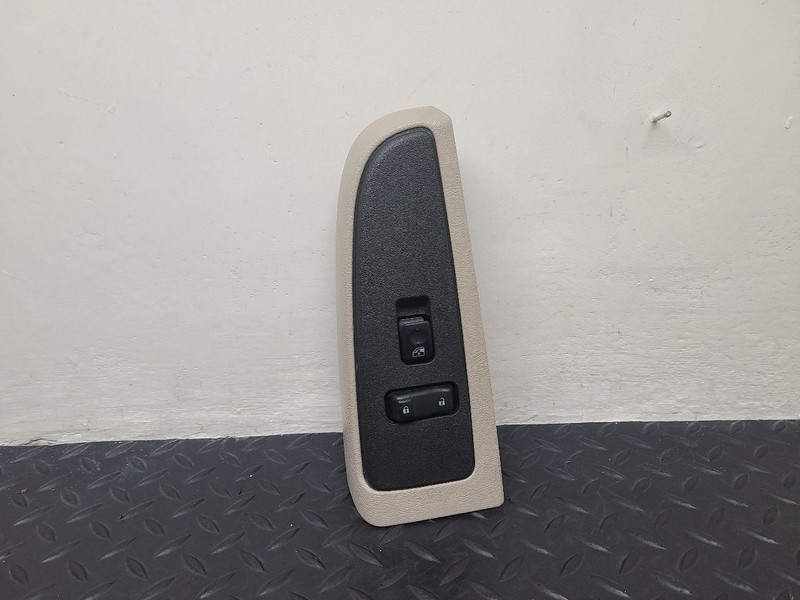 03-06 Chevrolet Tahoe Front Right Passenger Window Lock Switch Tan OEM 15191372