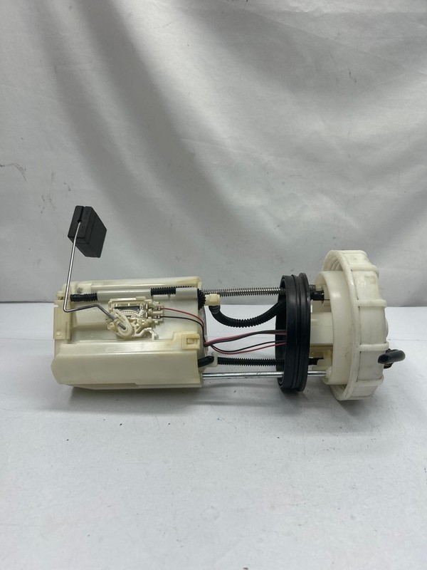1995 to 2000 Toyota Tacoma fuel pump assembly 4x2 4 cylinders