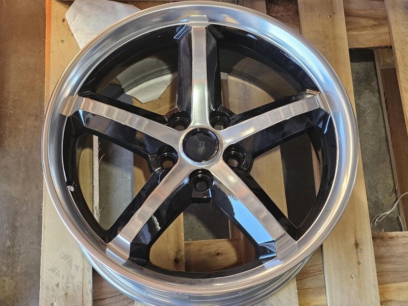 2009-2014 Challenger 300 2423 Wheel 18x7.5 5 Spoke Rim Polished 82209999AB