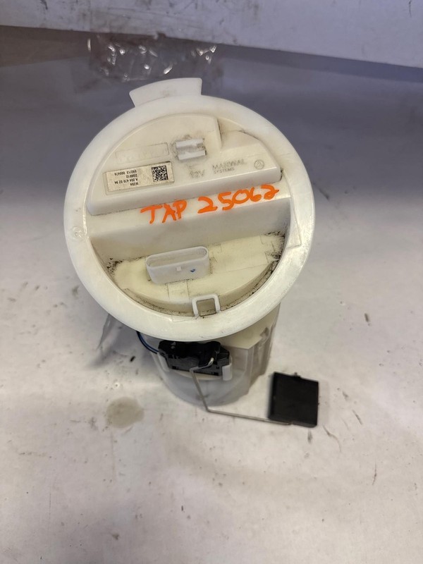 Fuel Pump MERCEDES C250 12 13 14 15