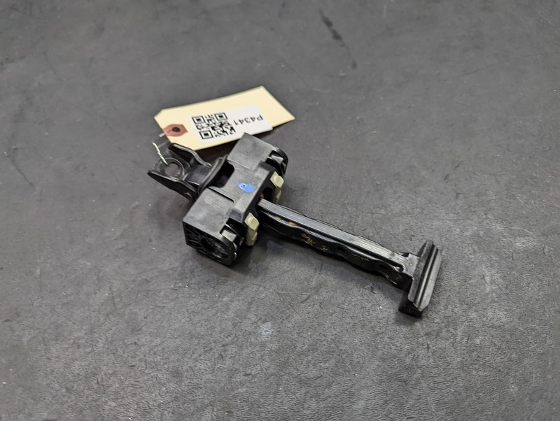 Front Right Door Hinge Check Stopper 2018 BMW 430i 2017 2019 2020