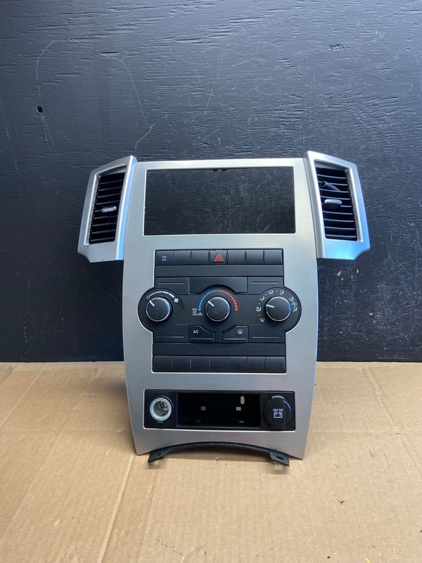 2008 to 2010 Jeep Grand Cherokee Center A/C Heater Climate Control OEM AD2116 DG