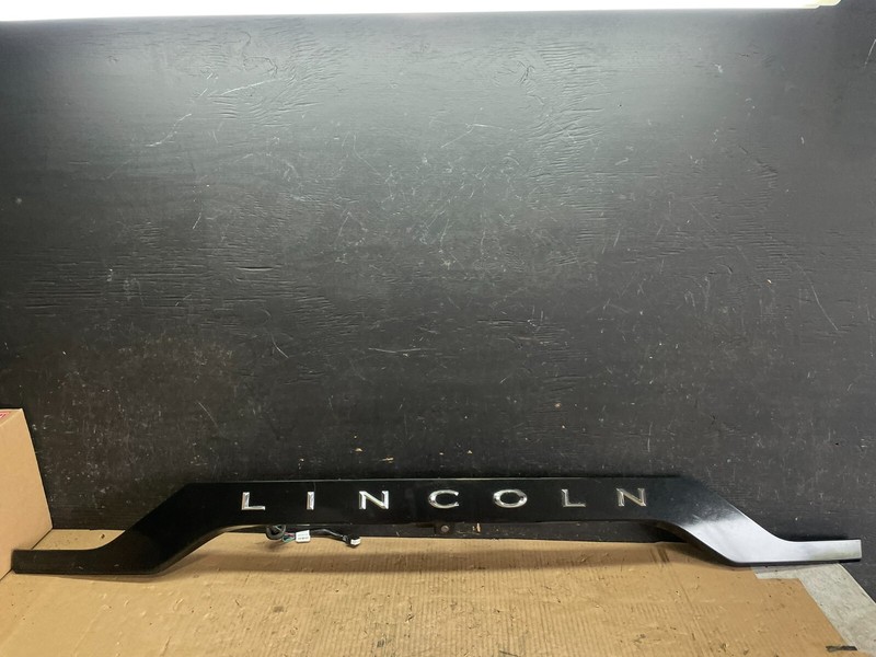 2015 - 2017 Lincoln Navigator Rear Hatch Trim Molding License Camera M6125 DG Oe