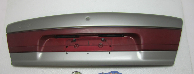 TRUNK LID FINISH PANEL TAILLIGHT TAIL LIGHT LAMP SATURN S SERIES SEDAN 97 98 99
