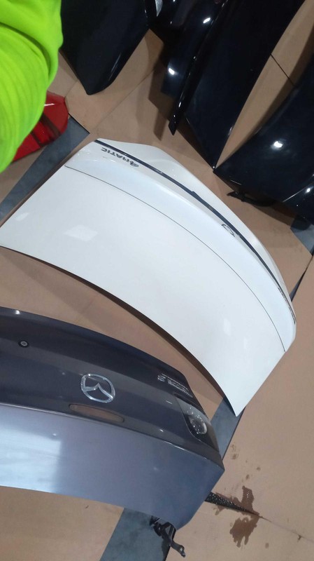 2016 Mercedes-Benz CLS-Class Deck Lid OEM 2187500075 Used 65K Miles