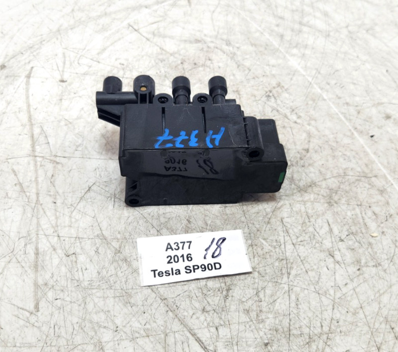 ✅ 2016-2020 OEM Tesla Model S X Air Suspension Main Solenoid Valve Block