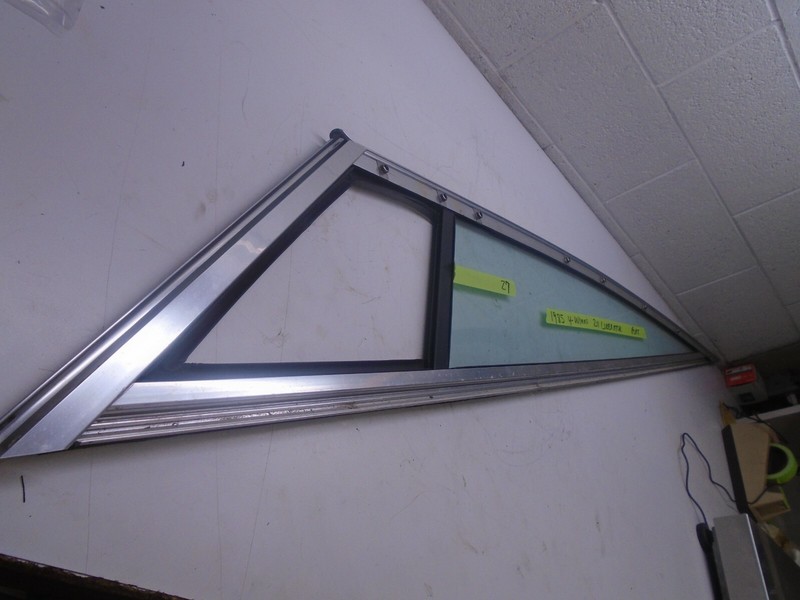 Z7 1985 Four WinnsLiberator 211 Boat Windshield Wing Window Port Left