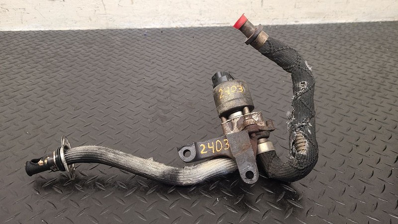 99-02 Chevrolet Silverado V8 EGR Valve & Tube Assembly OEM 12569076