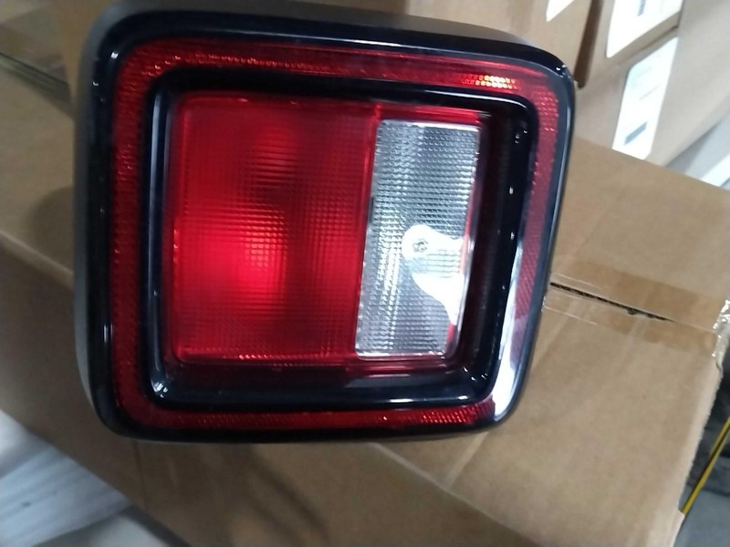 2018 Jeep Wrangler Right Tail Light Assembly Orange OEM 680447 Used 146K
