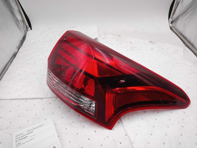 2019 Mitsubishi Outlander Right Tail Light Assembly Blue OEM 7610010 Used