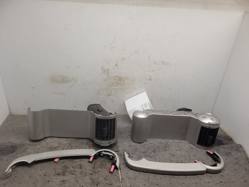 FJ CRUISR 2007-2014 Dash Vent Bezels 1645192