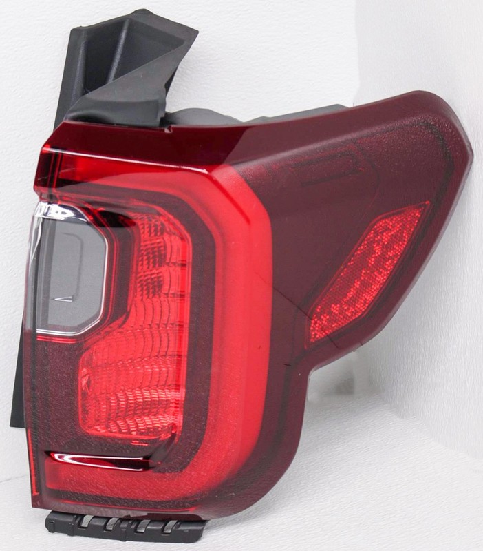 OEM GMC Acadia AT4 Right Passenger Side LED Tail Lamp 84746546 Lens Crack