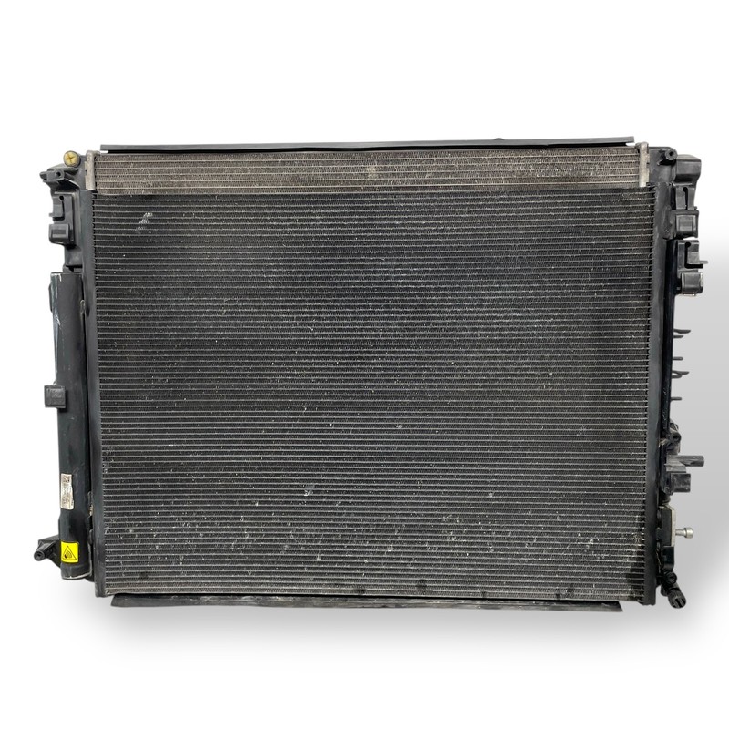 Maserati Ghibli Quattroporte 2014-2017 OEM Engine Cooling Radiator 670009820