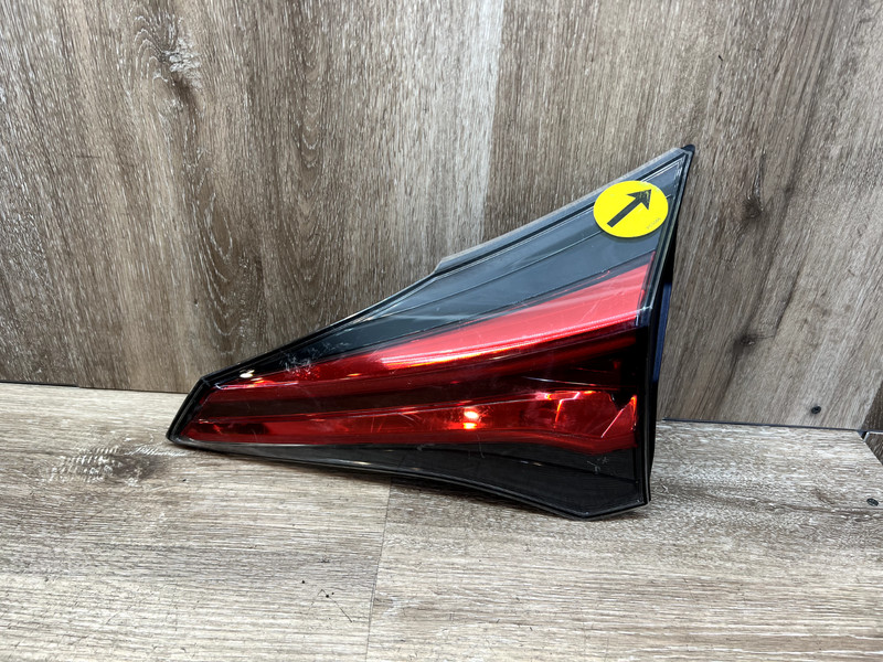 2016-18 TOYTA RAV 4 RH TAIL LIGHT ASSY OEM 81580-42062