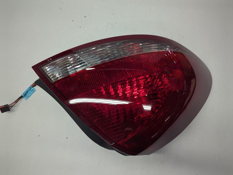 2006 FORD TAURUS Left driver Taillight Sedan quarter mounted OEM 06 07