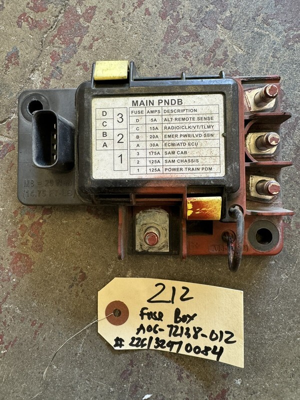 FREIGHTLINER Cascadia Fuse Box P/N A06-72138-012