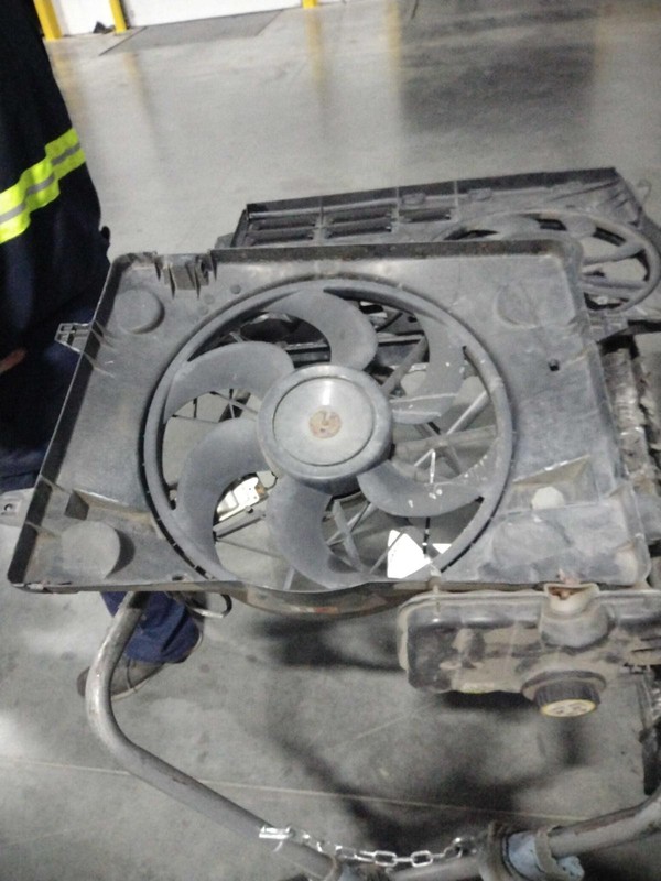 2003 Ford Crown Victoria Engine Cooling Fan Motor OEM 4.6L Red 116K Miles