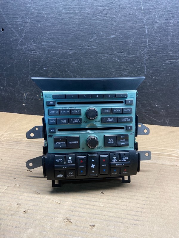 2013 to 2017 Chevrolet Traverse Am Fm Cd Player Radio Screen Display AE2549 DG