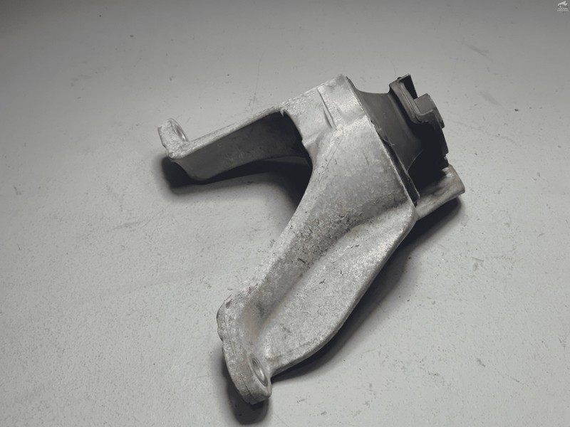 2017-2022 HONDA CR-V 1.5L ENGINE PASSENGER SIDE MOUNT BRACKET OEM