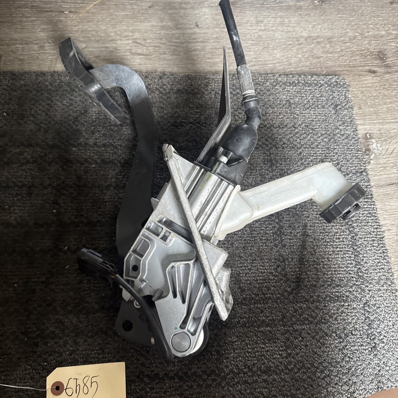WABCO HYDRAULIC CLUTCH PEDAL W RESEVOIR- P/N: 965 001 0526
