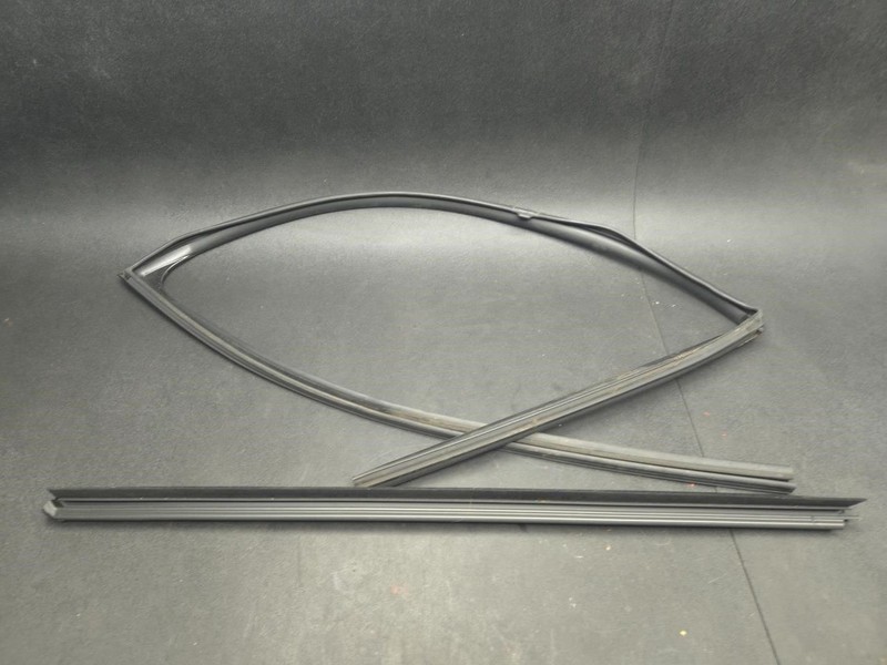 2PC Front Right Door Window Run + Belt Weatherstrip Set 2023 Nissan Rogue 21-25