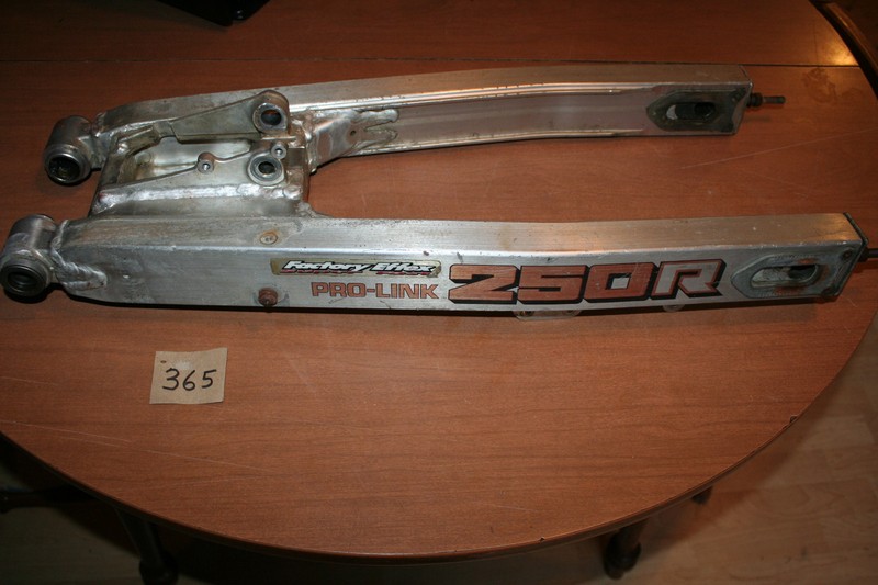 1984 Honda CR 250R Swingarm Swing Arm OEM 84B