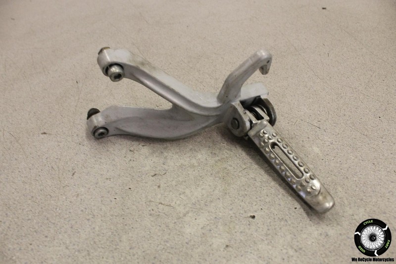 2015 Hyosung GT650R LEFT REAR BACK PASSENGER PEG MOUNT BRACKET GT 650 R 15