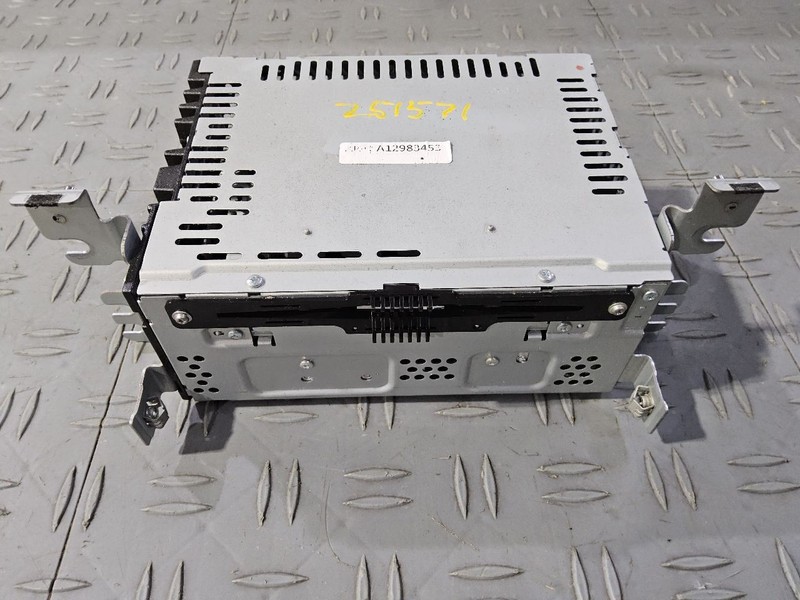 2016 Lincoln MKX Radio Receiver AM-FM-CD-MP3 Single Disc ID FA1T-19C107-DG