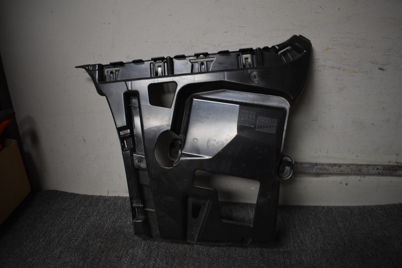 BMW 3 SERIES REAR BUMPER COVER GUIDE LEFT SIDE FACTORY OEM