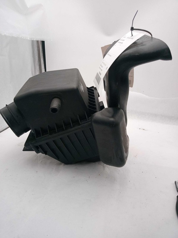 Dodge Journey 2018 OEM Air Cleaner Assembly 3.6L Used 144K Miles 68224901AC