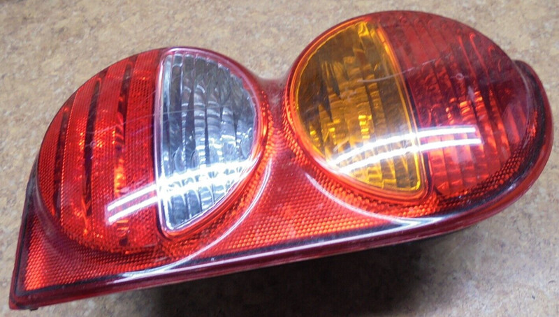 2003 Jeep Liberty Sport Rear Back Taillight Tail Brake Light Left 2004 Driver LH