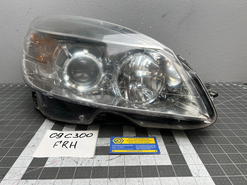 08-11 Mercedes W204 C300 C250 C350 Right Side Headlight Lamp Halogen OEM