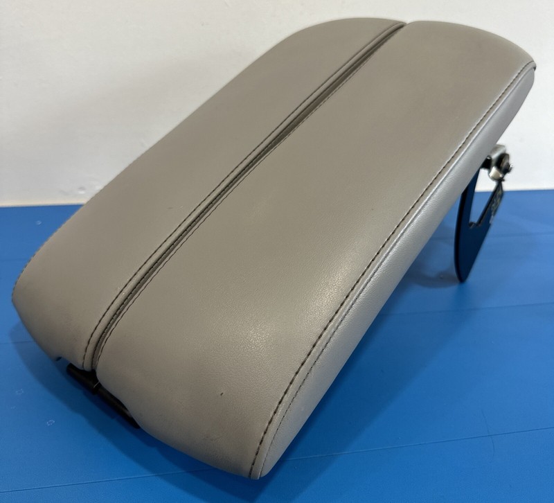 2006 - 10 Infiniti M35 M45 Center Console Storage Lid Armrest Stone Gray Leather